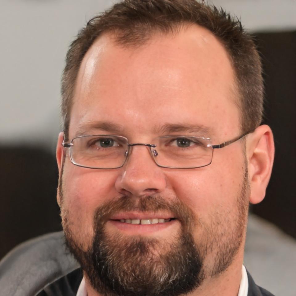 Thomas Müller, Community Manager